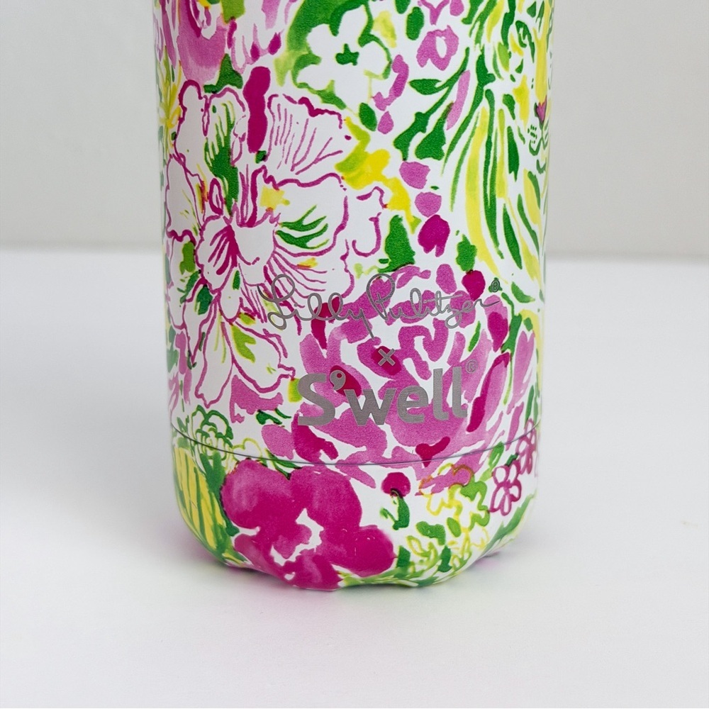 Lilly Pulitzer x Swell Floral Lion Stainless Steel Water Bottle with Gold Lid - Picture 5 of 5